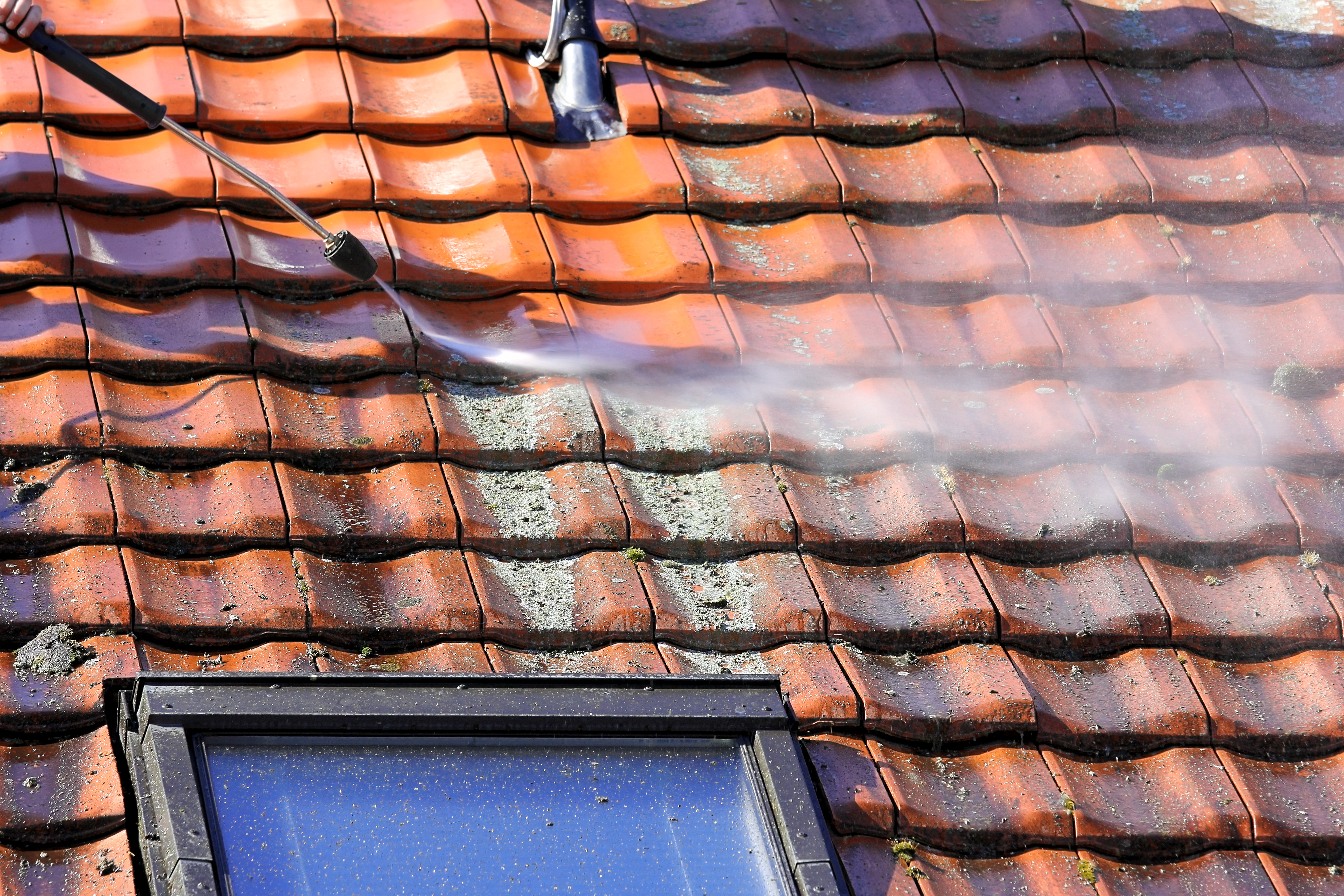 Roof Cleaning With High Pressure