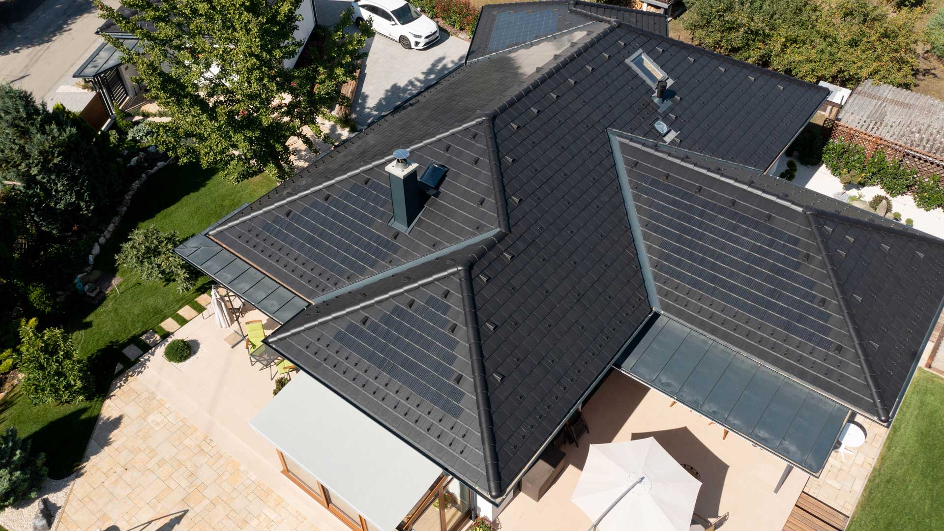 Otthonkorszerűsítés napelemes tetőcseréppel