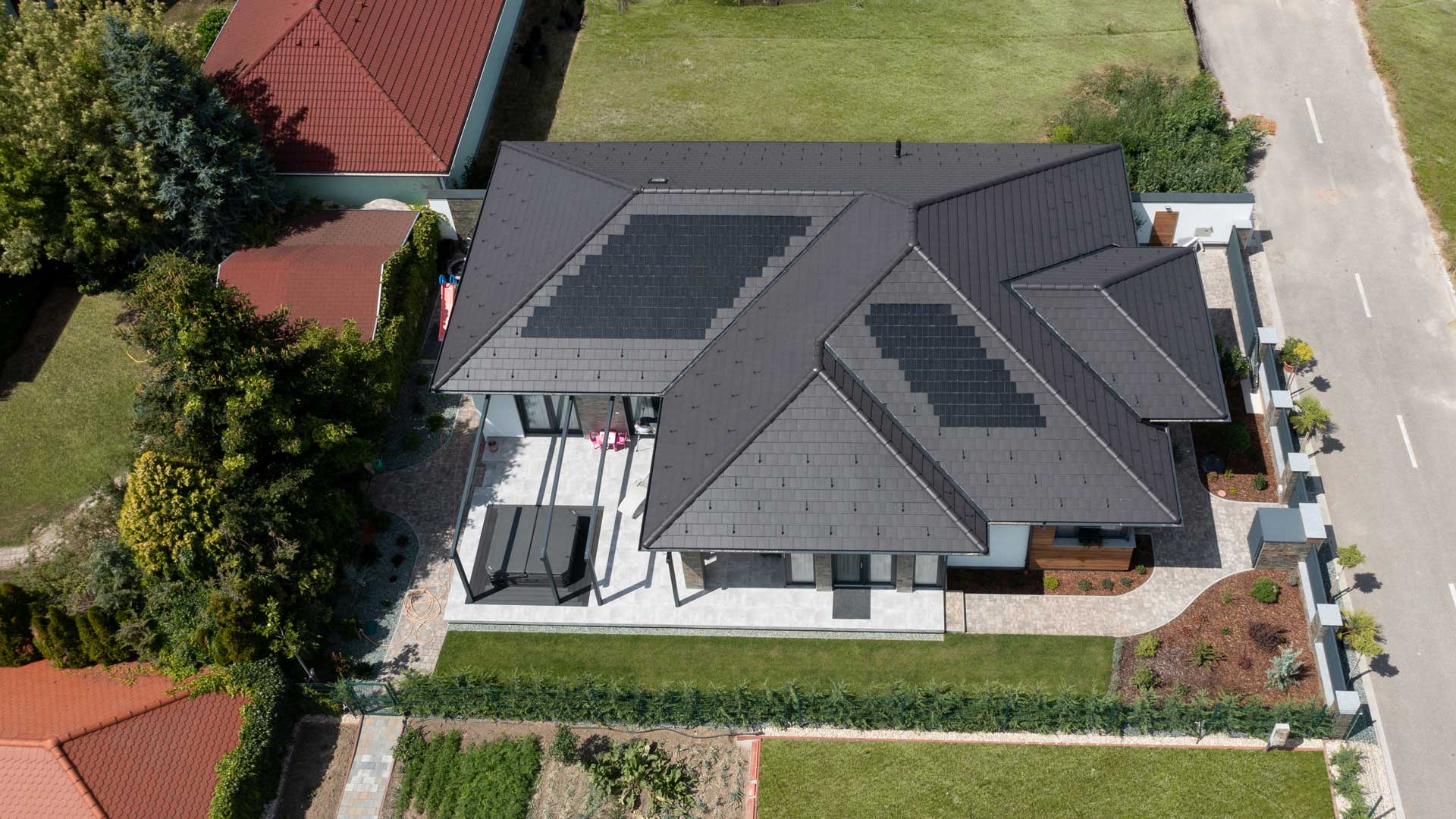 Generon napelemes tetőcserép
